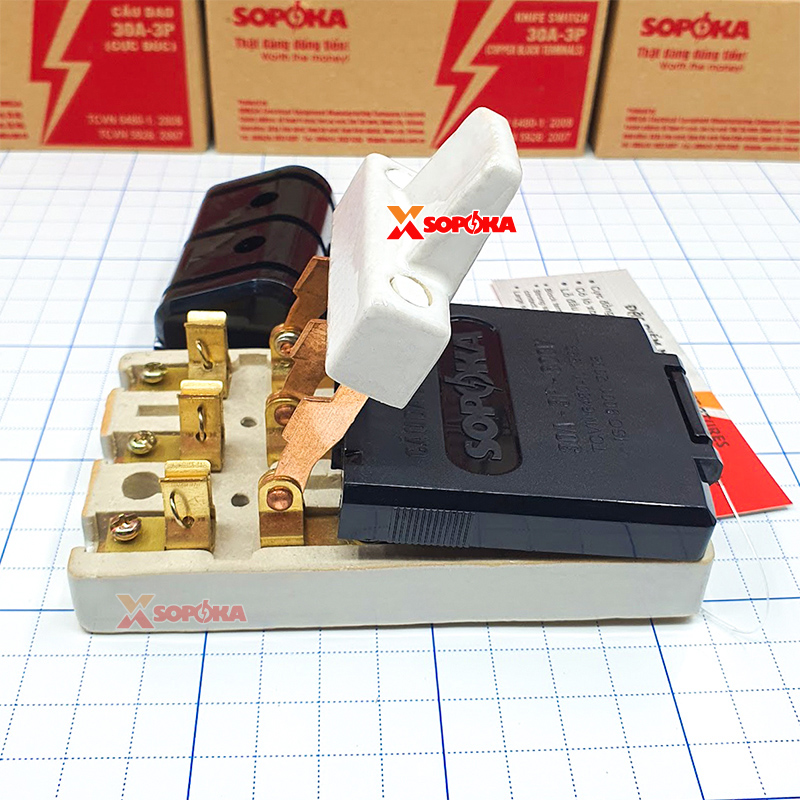 Cầu Dao Điện Đế Sứ 3 Pha 3P Cực Đúc Màu Đen 30 A 600 V – Mã D9A SOPOKA