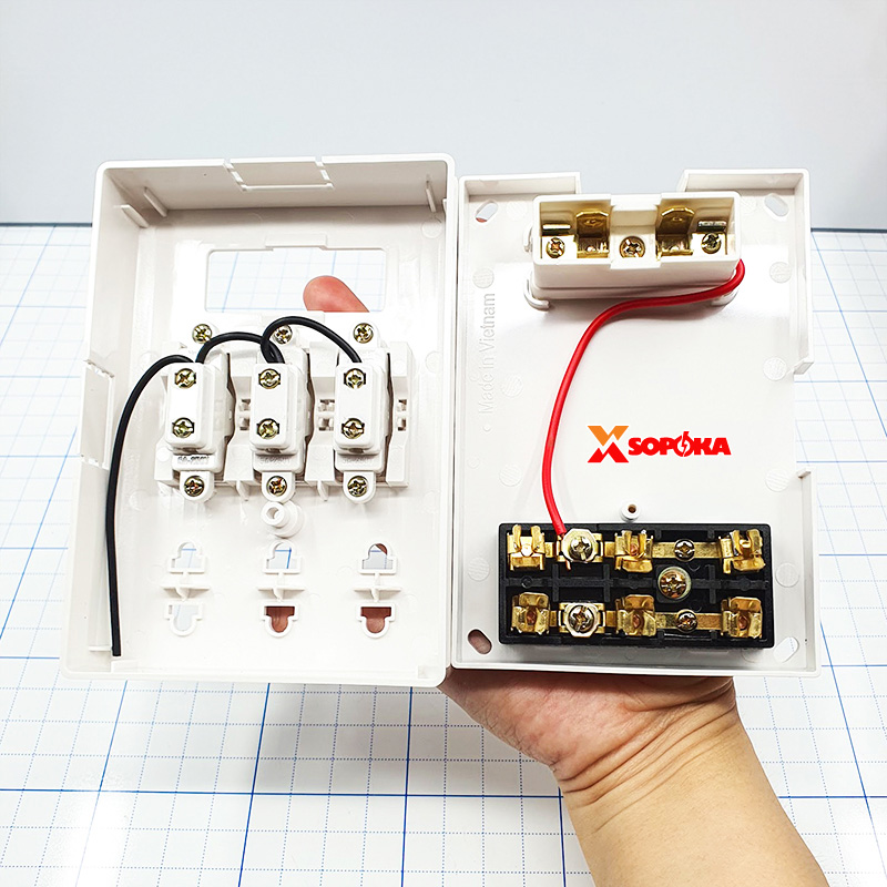 Bảng Điện Lắp Nổi Dòng E (E5A) Cao Cấp 3 Công Tắc 3 Ổ Cắm&nbsp;SOPOKA