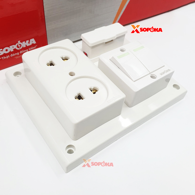 Bảng Điện 2 Công Tắc 2 Lỗ Cắm Có Cầu Chì BS2 SOPOKA