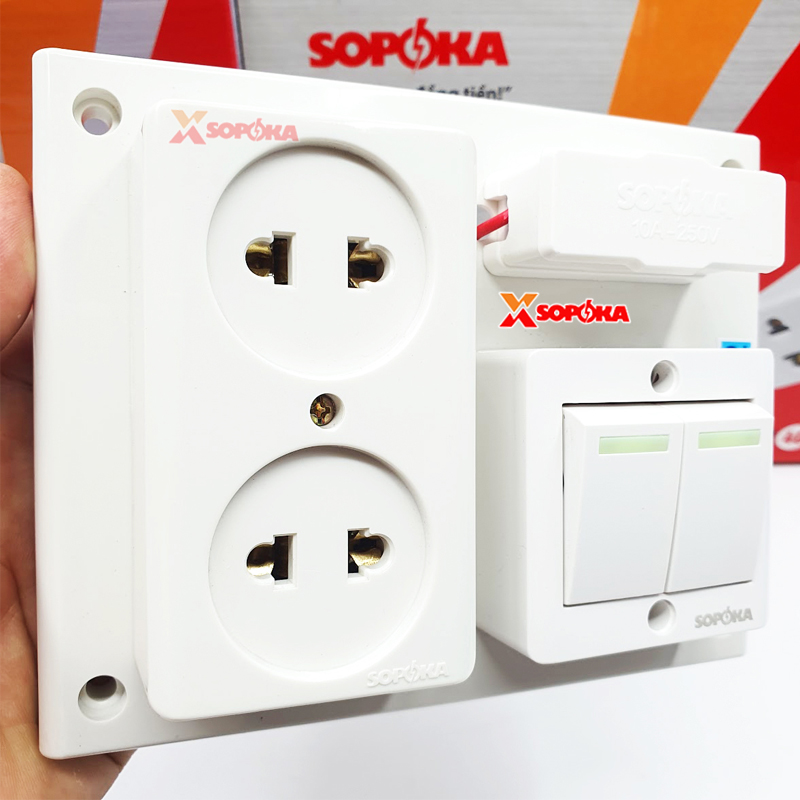 Bảng Điện 2 Công Tắc 2 Lỗ Cắm Có Cầu Chì BS2 SOPOKA