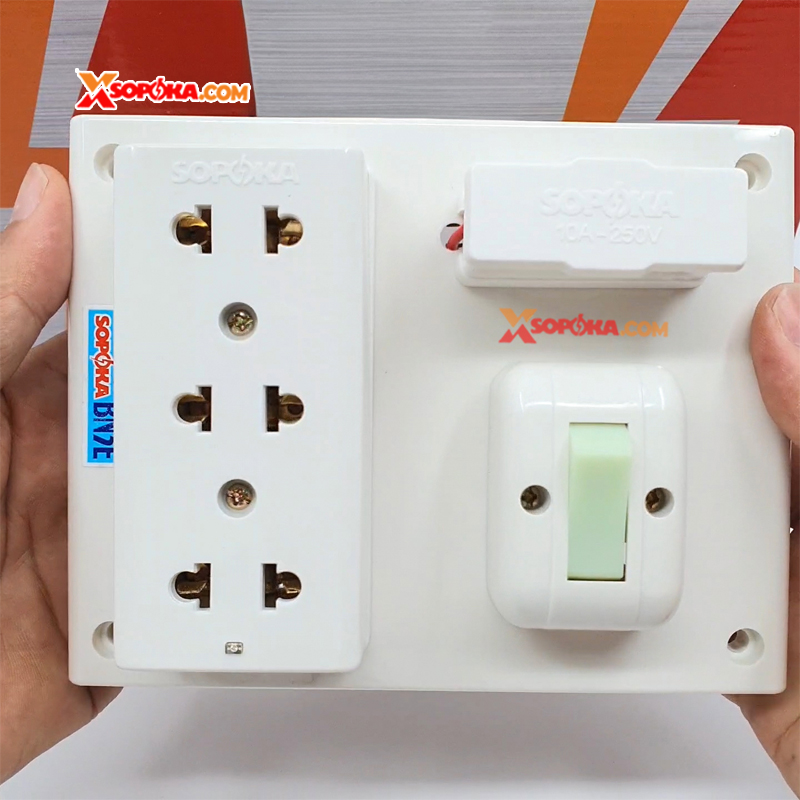Bảng Điện 1 Công Tắc 3 Lỗ Cắm 2200W 10A BN3E SOPOKA