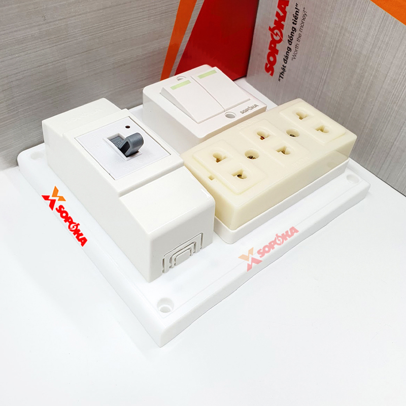 Bảng Điện 2 Công Tắc 3 Lỗ Cắm CB Cóc 30A BS6 SOPOKA