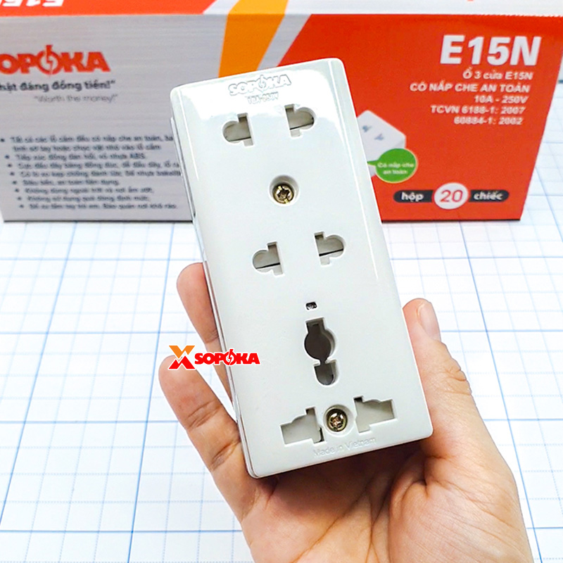 Ổ Cắm Điện Táp Lô 3 Lỗ 2200W Có Nắp Che An Toàn E15N SOPOKA