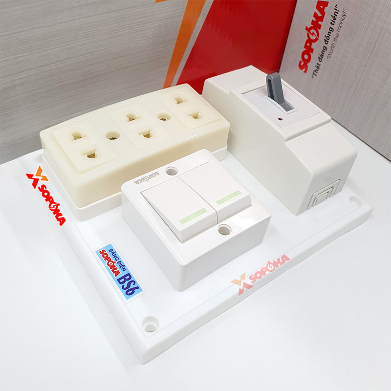 Bảng Điện 2 Công Tắc 3 Lỗ Cắm CB Cóc 30A BS6 SOPOKA