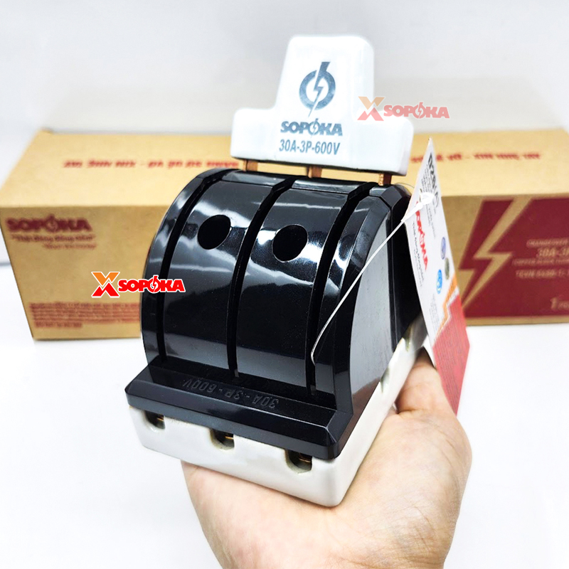 Cầu Dao Đảo Đế Sứ 3 Pha 30A 3P 2N 250V Cực Đúc Màu Đen D26A SOPOKA