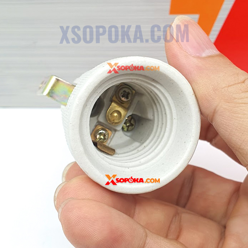 Đui Đèn Sứ Chịu Nhiệt Ren Xoáy E27 SU4 SOPOKA