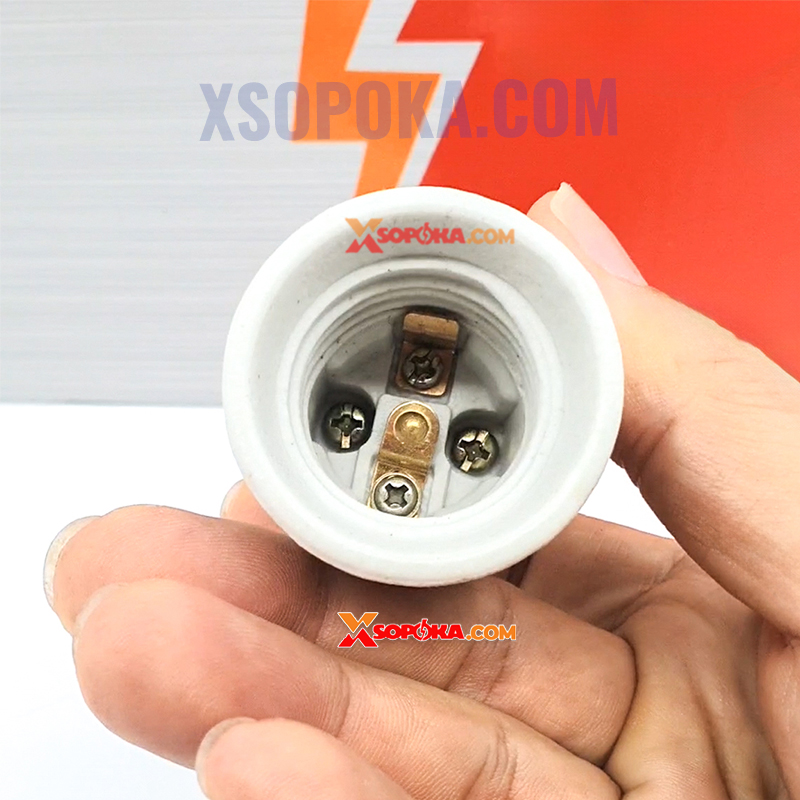Đui Đèn Sứ Chịu Nhiệt Ren Xoáy E27 SU4 SOPOKA