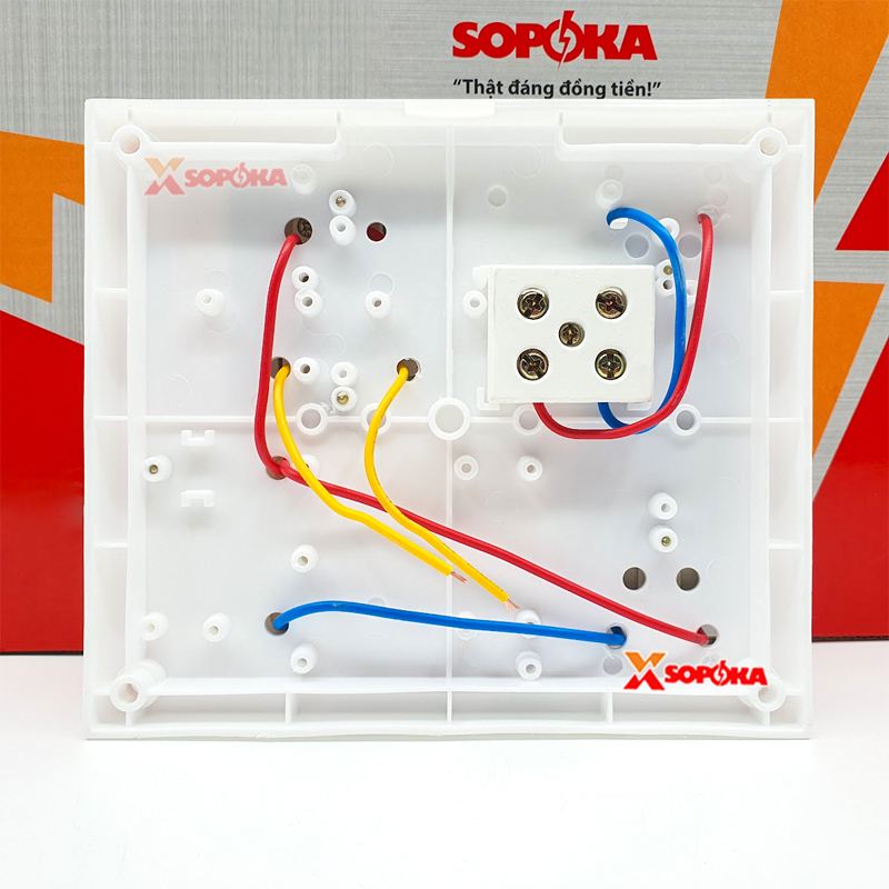 Bảng Điện 2 Công Tắc 3 Lỗ Cắm Cầu Dao Sứ 15A BS5 SOPOKA
