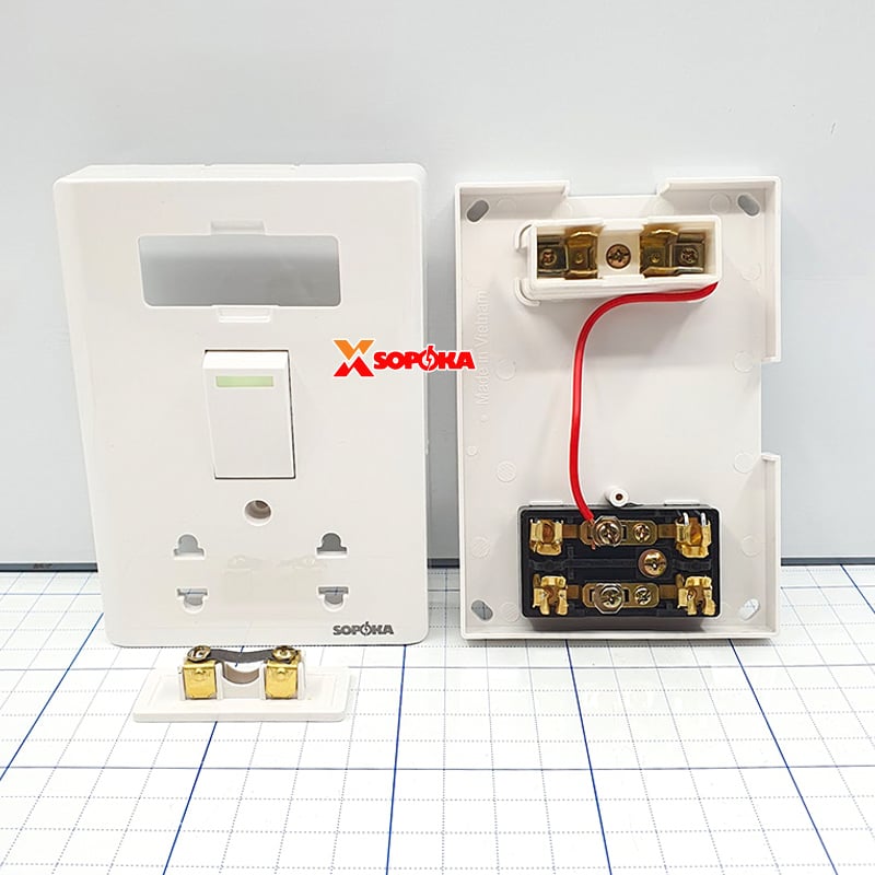 Bảng Điện Lắp Nổi Cao Cấp Dòng E 1 Công Tắc 2 Ổ Cắm E3A SOPOKA