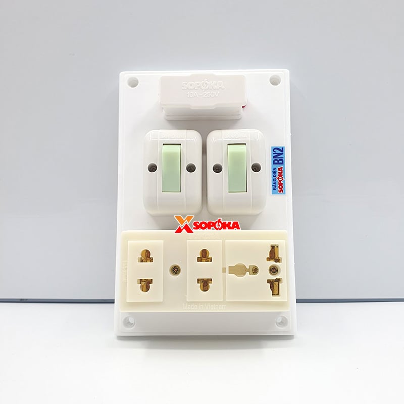 Bảng Điện Táp Lô 2 Công Tắc 3 Lỗ Cắm Có Cầu Chì BN2 SOPOKA