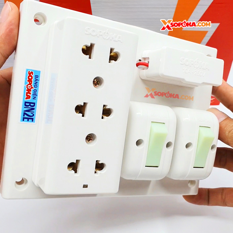 SOPOKA BN2E Bảng Điện 2 Công Tắc 3 Lỗ Cắm 2200W 10A