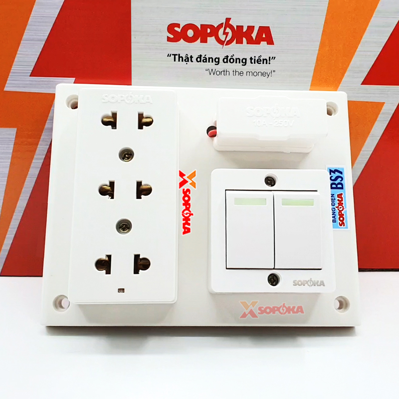 Bảng Điện 2 Công Tắc 3 Lỗ Cắm Có Cầu Chì BS3 SOPOKA