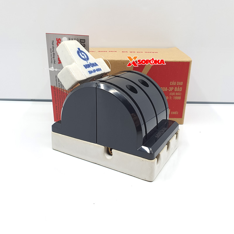 Cầu Dao Đảo Đế Sứ 3 Pha 30A 3P 2N 250V Cực Đúc Màu Đen D26A SOPOKA
