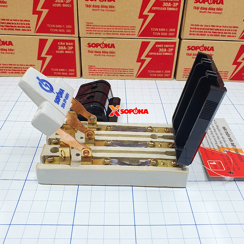 Cầu Dao Điện Đế Sứ 3 Pha 3P Cực Đúc Màu Đen 30 A 600 V – Mã D9A SOPOKA