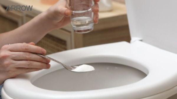 Cách Làm Sạch Nền Nhà Tắm Bị Ố Vàng & Bí Quyết Cọ Rửa Nhanh Chóng