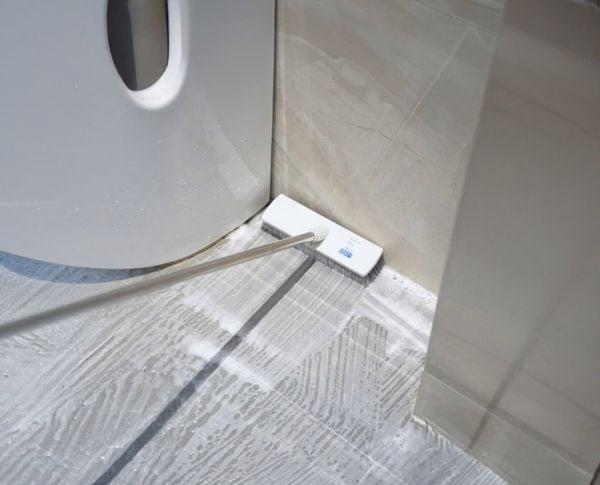 Cách Làm Sạch Nền Nhà Tắm Bị Ố Vàng & Bí Quyết Cọ Rửa Nhanh Chóng