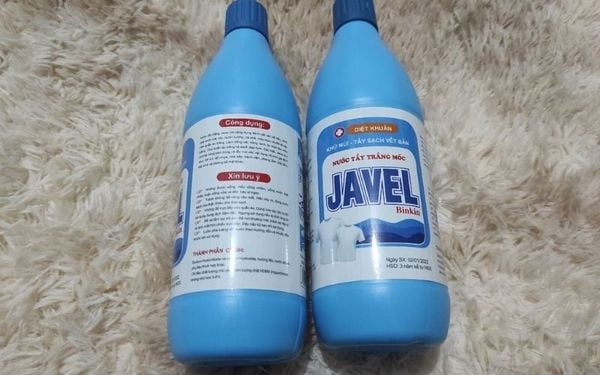 Cách Làm Sạch Nền Nhà Tắm Bị Ố Vàng & Bí Quyết Cọ Rửa Nhanh Chóng