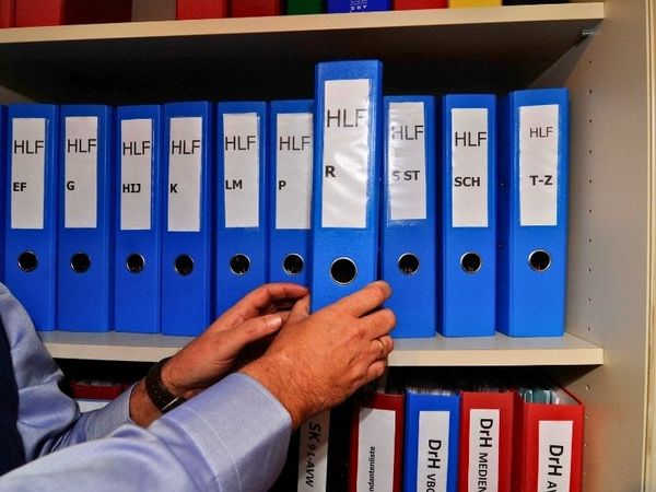 Sử dụng bìa hồ sơ - File lưu trữ hồ sơ