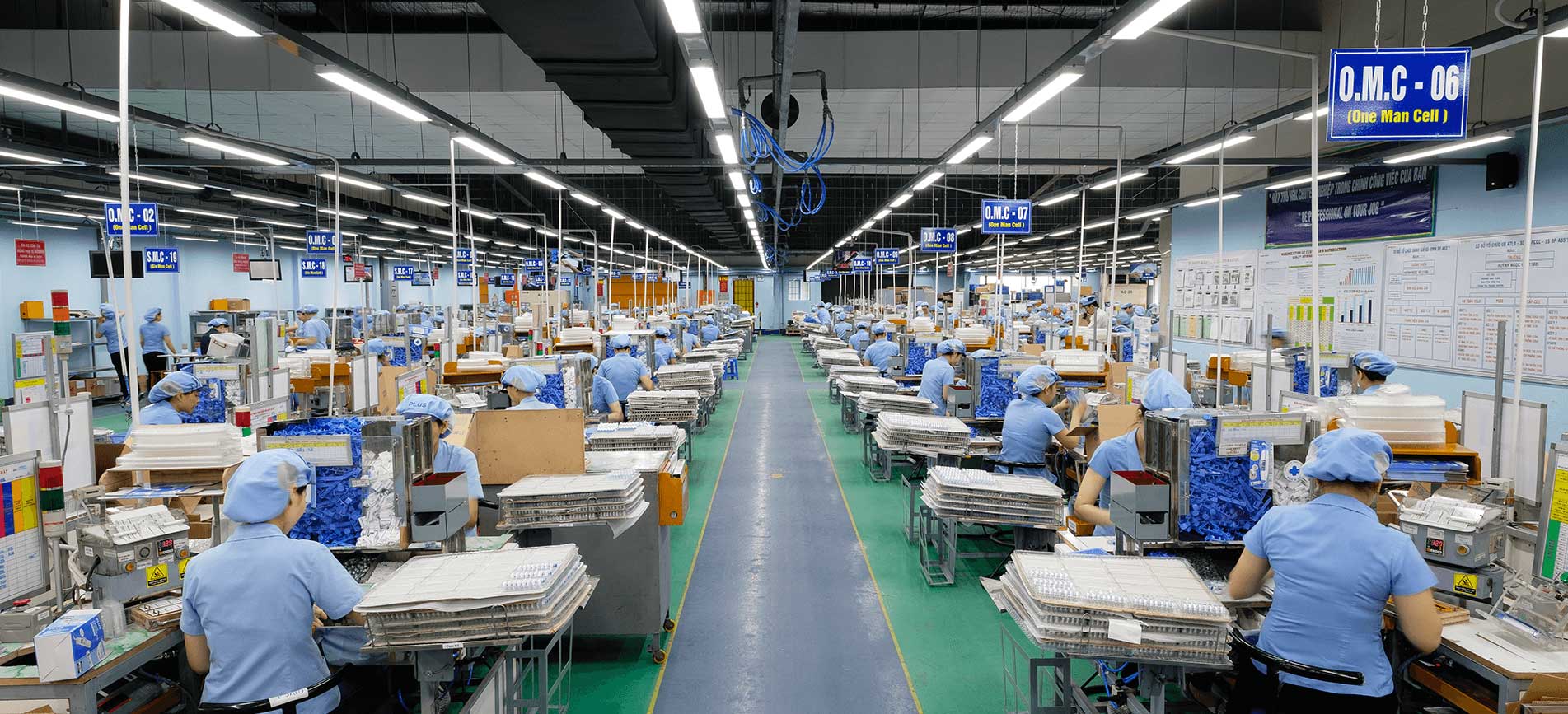 Dây chuyền sản xuất văn phòng phẩm tại nhà máy PLUS Vietnam