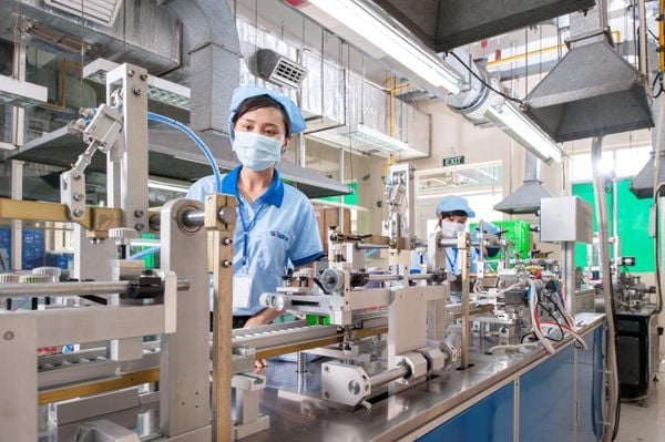 Dây chuyền sản xuất văn phòng phẩm tại nhà máy Thiên Long
