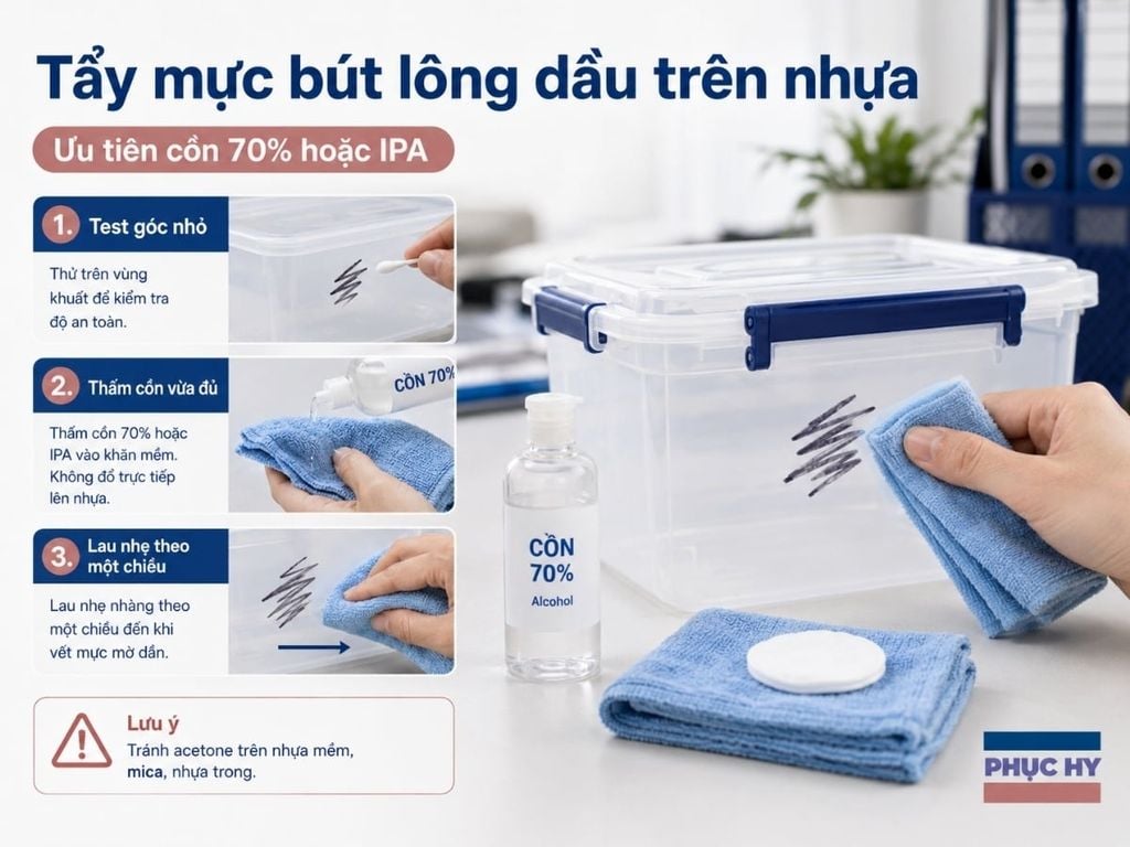 Tẩy mực bút lông dầu trên nhựa bằng cồn và khăn mềm