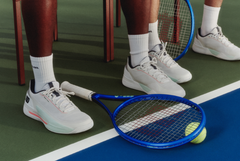 Chọn Giày Tennis Theo Mặt Sân Như Thế Nào? Hướng Dẫn Chi Tiết Cho Người Chơi Tennis