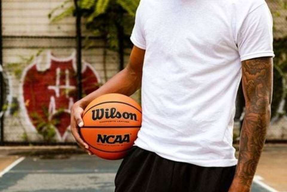 Top 9 Quà Tặng Không Thể Bỏ Lỡ Cho Fan Bóng Rổ