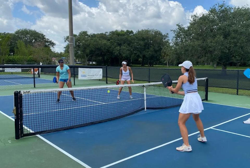 Thời Trang Khi Chơi Pickleball: Hướng Dẫn Toàn Diện Từ A-Z Cho Người Mới Và Người Chơi Nâng Cao