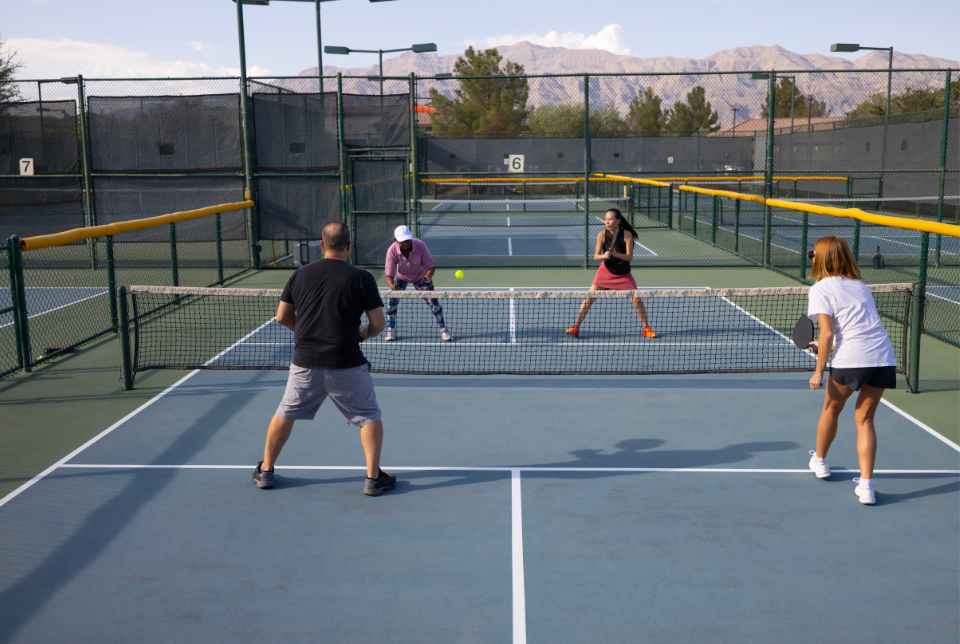 Pickleball Singles Và Doubles Khác Gì? Đâu Là Lựa Chọn Phù Hợp Với Bạn?