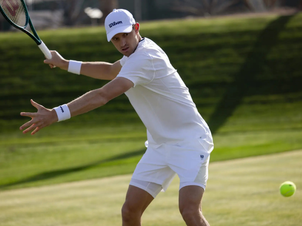 tennis-whites-hon-ca-mot-bo-trang-phuc,-do-la-di-san-cua-quan-vot