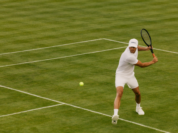 tennis-whites-hon-ca-mot-bo-trang-phuc,-do-la-di-san-cua-quan-vot