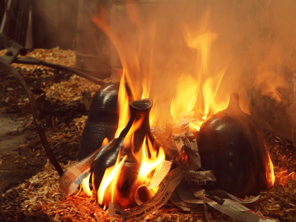 Gốm Bát Tràng: Ngắm Màu Sắc, Chạm Nghệ Thuật