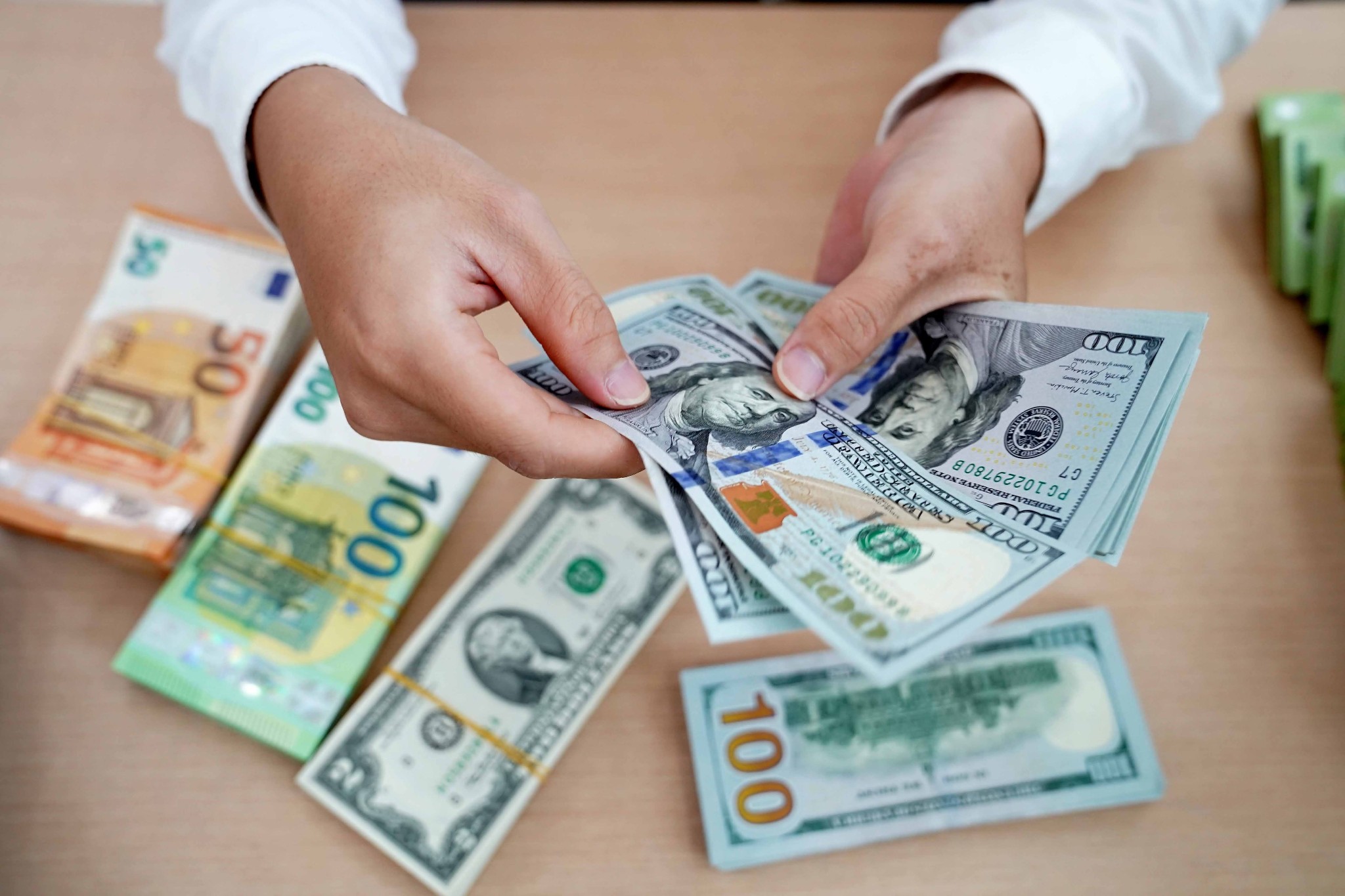 Lãi suất ngân hàng hôm nay 22/9/2025: Gửi 5 tỷ đồng nhận lãi 6,5% thế nào?