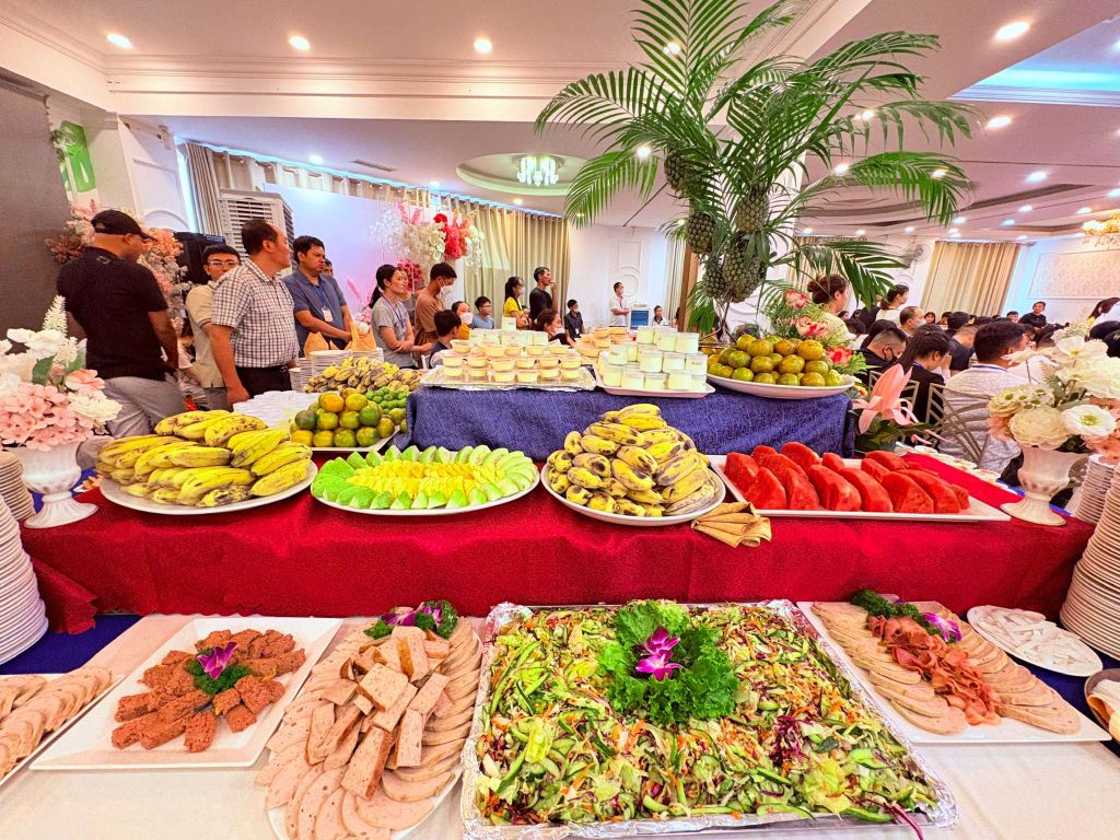 TIỆC BUFFET CHO 2.000 KHÁCH – 1 CHUẨN MỰC PHỤC VỤ ''TẬN TÂM TRONG TỪNG MÓN ĂN, CHUYÊN NGHIỆP TRONG TỪNG KHOẢNG KHẮC''