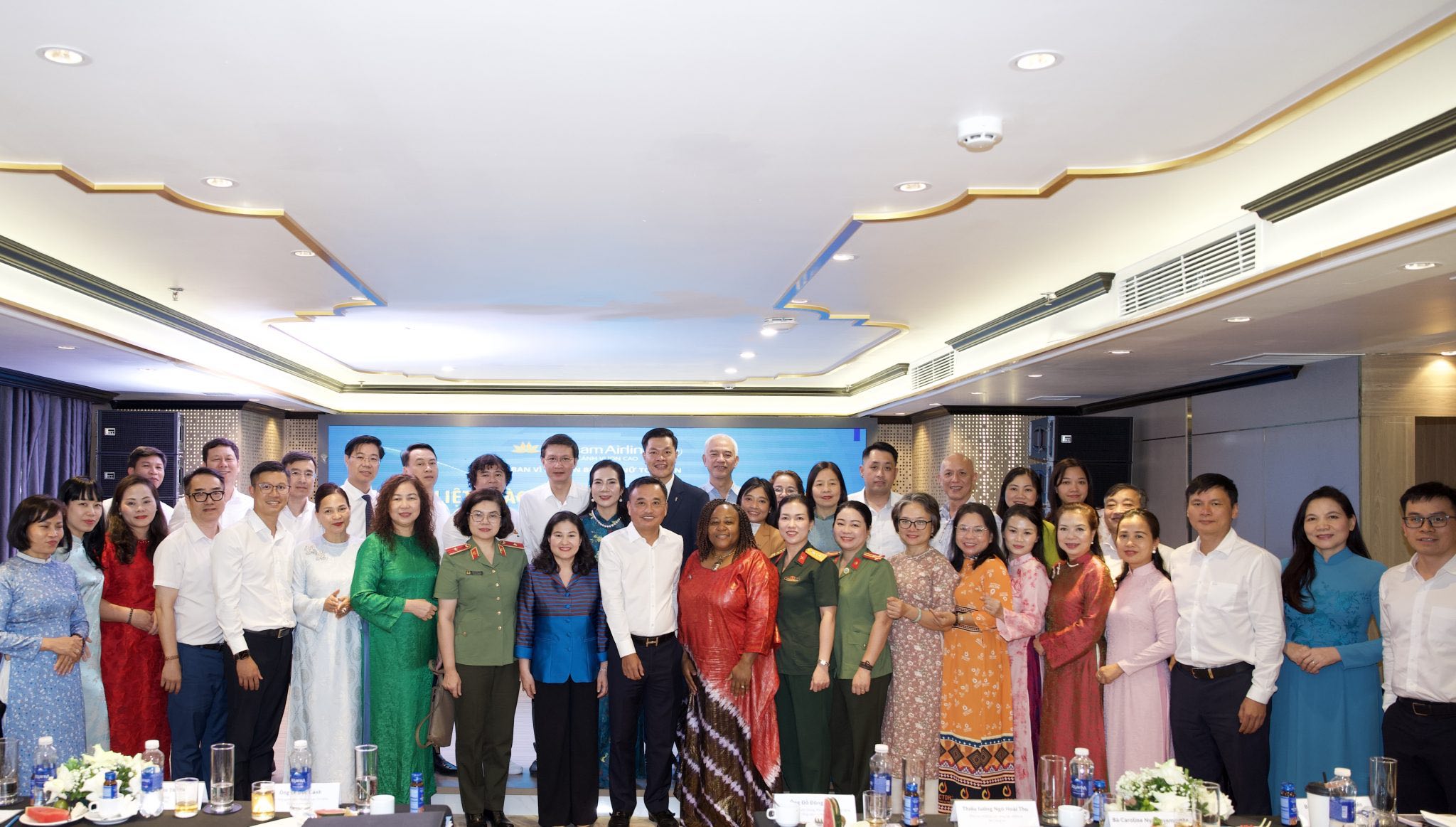 Hector lan tỏa giá trị chăm sóc sức khỏe tại Hội nghị Vì sự tiến bộ phụ nữ của Vietnam Airlines