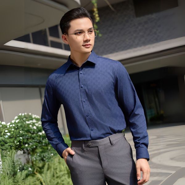 Áo sơ mi dài tay Slimfit họa tiết là điểm nhấn tinh tế cho mọi outfit