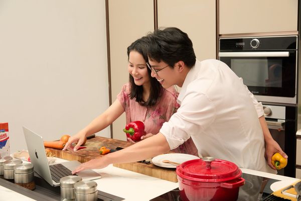 CHỤP ẢNH CẶP ĐÔI TẠI STUDIO – LƯU GIỮ TRỌN VẸN KHOẢNH KHẮC YÊU THƯƠNG