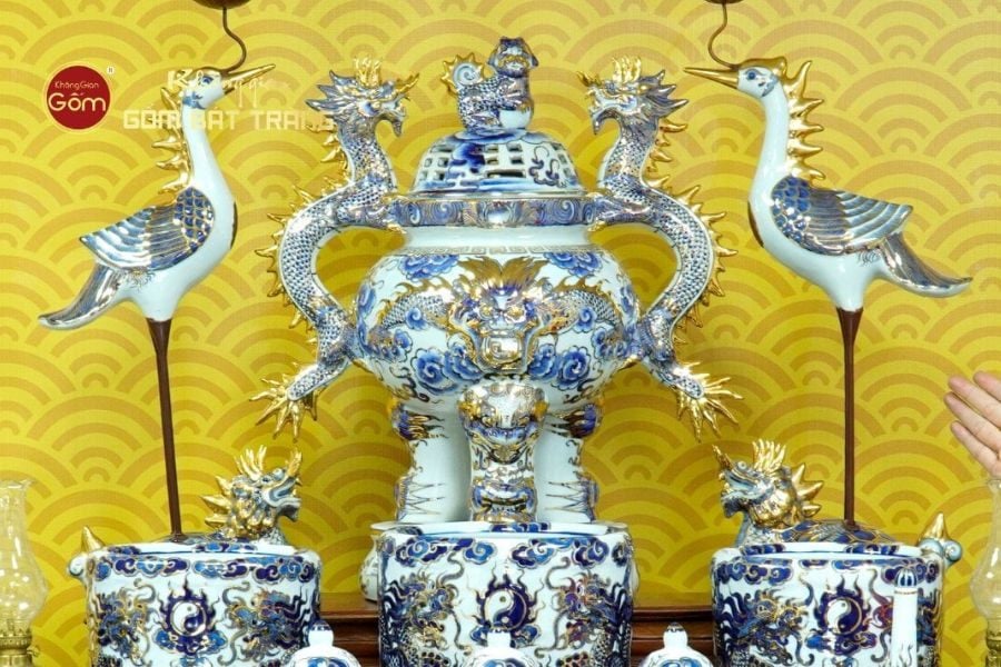 ban-tho-gia-tien-men-lam-noi-ve-vang-khong-gian-gom-bat-trang