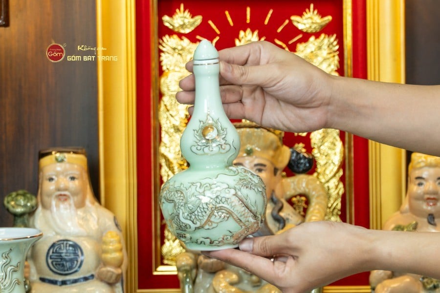 nam-ruou-tho-men-ngoc-hoang-toc-khong-gian-gom-bat-trang
