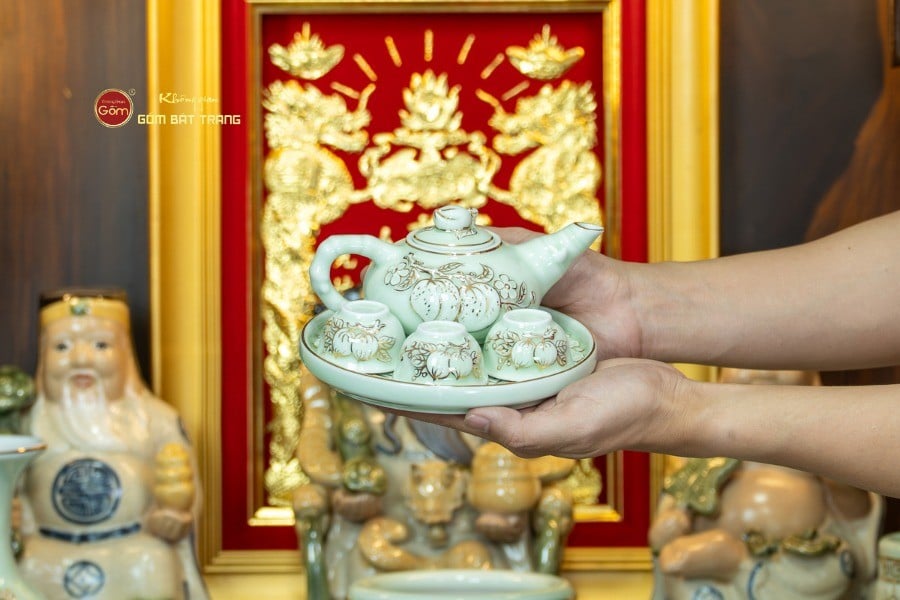 bo-am-chen-men-ngoc-hoang-toc-ve-vang-hoa-tiet-canh-dao-tai-khong-gian-gom-bat-trang