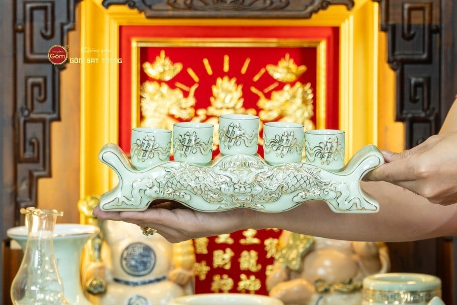 bo-ky-chen-tho-men-ngoc-hoang-toc-ve-vang-hoa-tiet-cuon-thu-khong-gian-gom-bat-trang