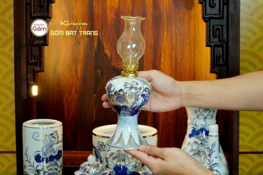 den-dau-tho-men-lam-ve-vang-hoa-tiet-hoa-sen-khong-gian-gom-bat-trang