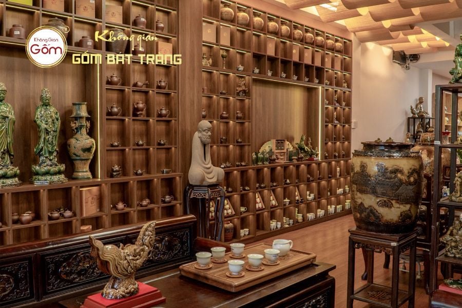 khong-gian-trung-bay-san-pham-tai-khong-gian-gom-bat-trang