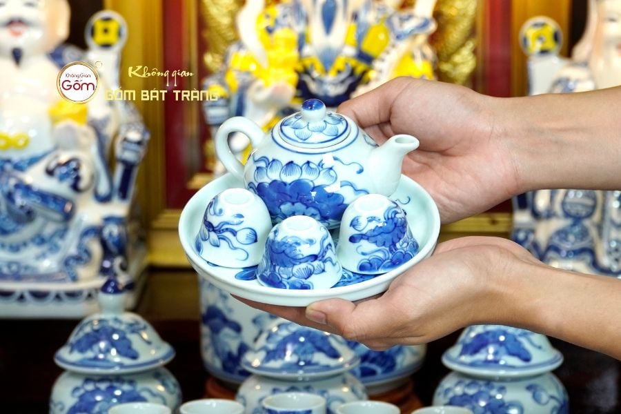 bo-am-3-chen-tho-men-lam-hoa-tiet-hoa-sen-khong-gian-gom-bat-trang