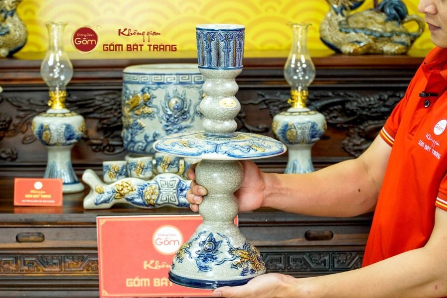 chan-nen-tho-men-ran-noi-hoa-tiet-song-long-chau-nguyet-khong-gian-gom-bat-trang