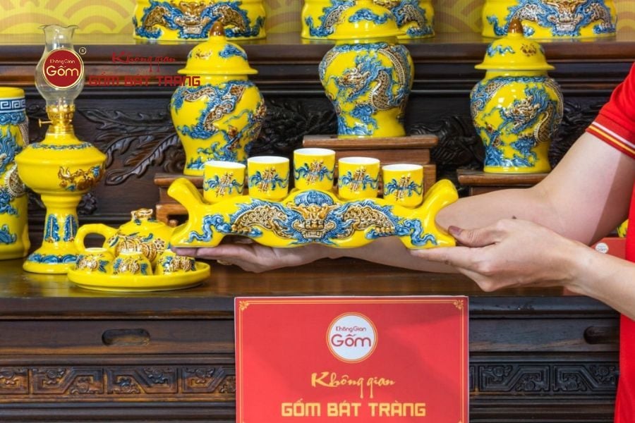 bo-ky-5-chen-tho-men-vang-hoa-tiet-cuon-thu-khong-gian-gom-bat-trang