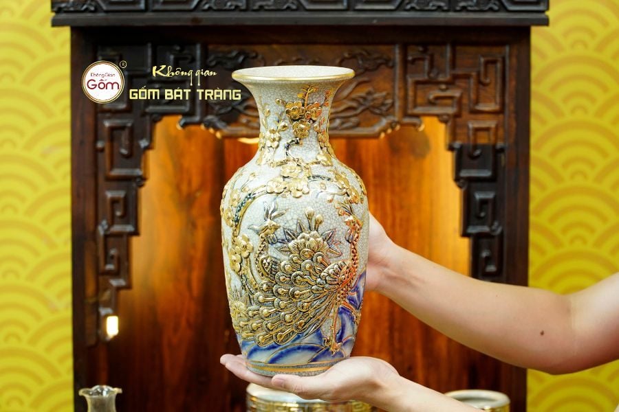 lo-hoa-tho-men-ran-ve-vang-hoa-tiet-canh-dao-khong-gian-gom-bat-trang