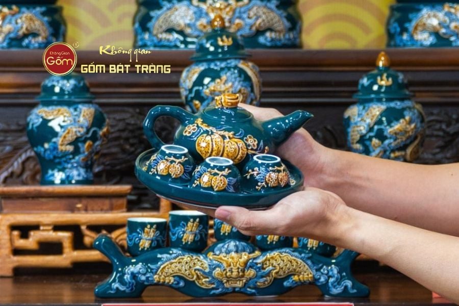 bo-am-3-chen-tho-men-luc-hoa-tiet-canh-dao-tai-khong-gian-gom-bat-trang