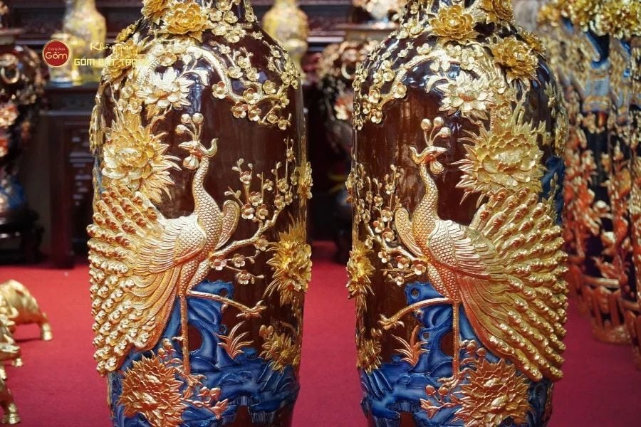 bo-loc-binh-men-nau-dap-noi-hoa-tiet-cong-dao-dat-vang-tai-khong-gian-gom-bat-trang