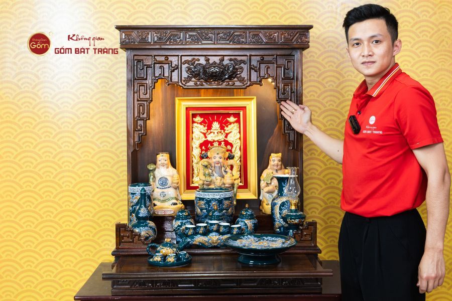 ban-tho-than-tai-tho-dia-men-luc-khong-gian-gom-bat-trang